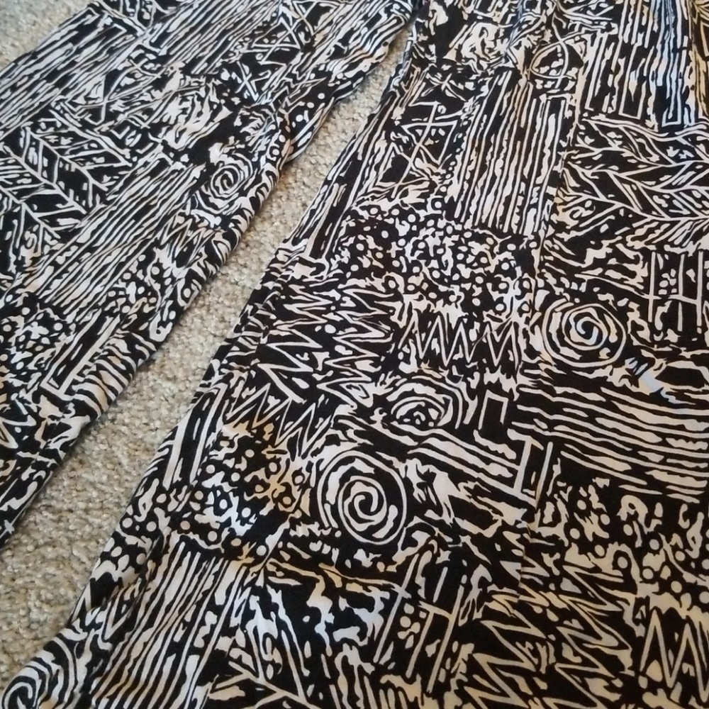 Long patterned pants - Picture 2 of 3